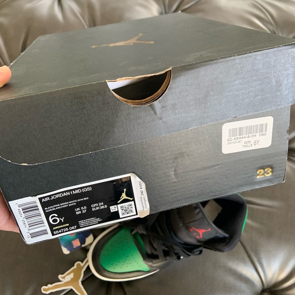 PRE-OWNED ‼️ Jordan 1 Mid GREEN TOE (Grade School) — 6Y (7.5W) - Picture 10 of 10
